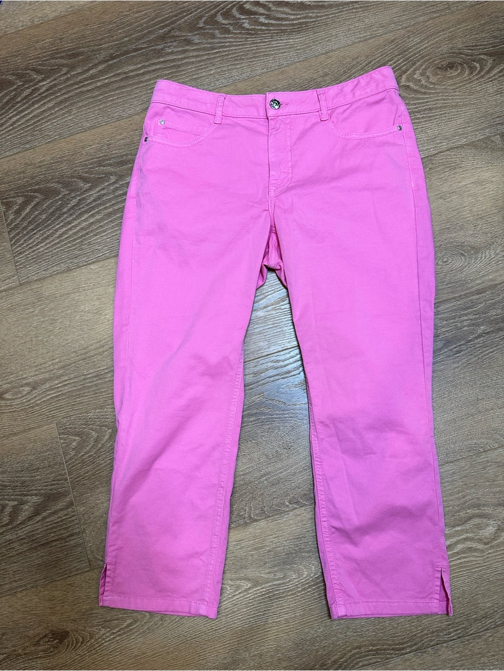 OUI Bubble Gum Pink Women's Capri Pants size10 - Classic Five-Pocket Style
